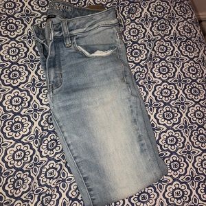 light wash american eagle jeans